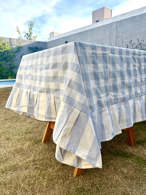 Producto - Mantel tusor picnic celeste grisáceo con volados a rayas