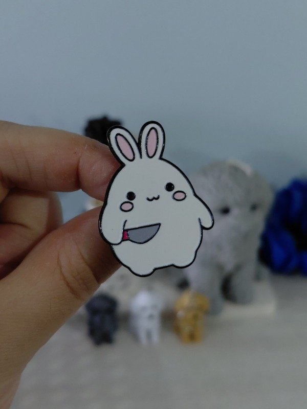 Producto - Pin metalizado - Conejo asesino #2485