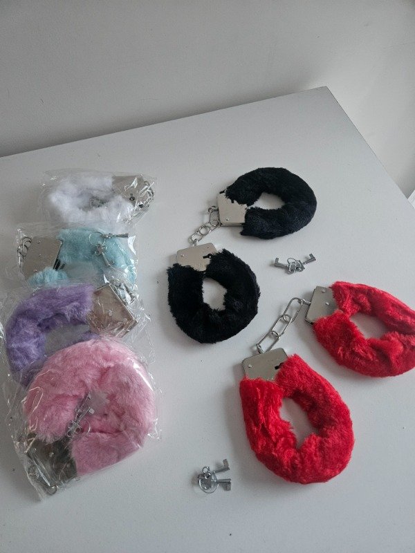 Producto - ESPOSAS DE METAL CON PELUCHE Y LLAVE