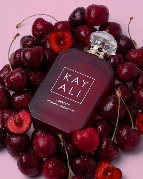 Producto - Box - KAYALI BURNING CHERRY original + spray de regalo - 1