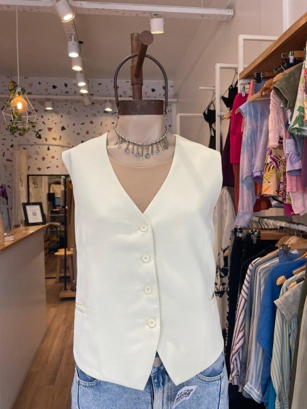 Producto - Chaleco sastrero cremita Portsaid talle L