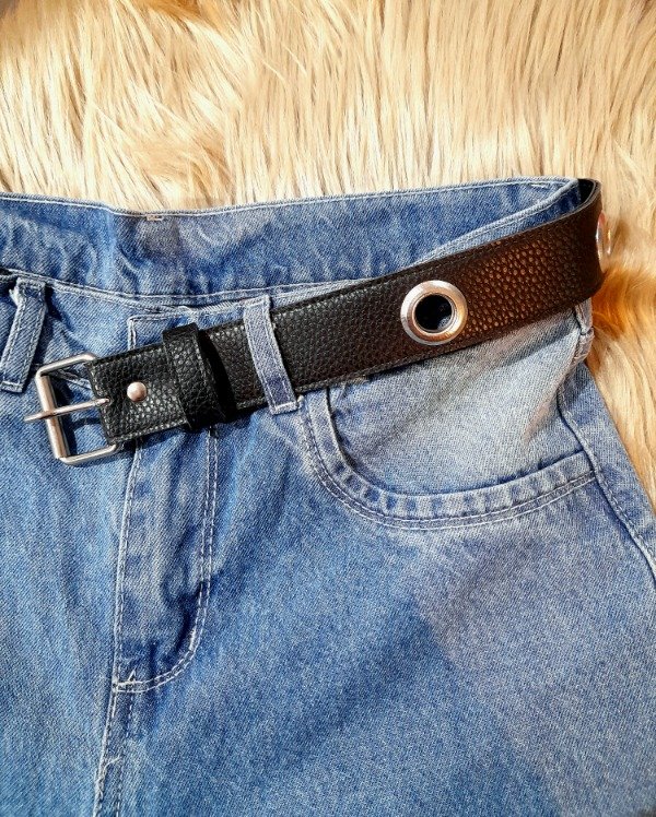 Producto - Cinto negro con tachas 1.10cm largo