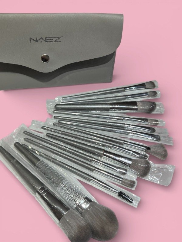 Producto - Set de brochas con estuche