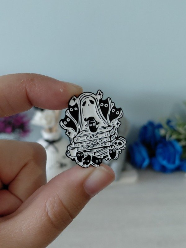 Producto - Pin metalizado - Cats world domination #1707
