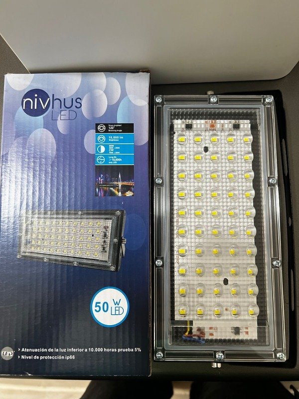 Producto - Reflector 50w Led Nivhus 220v