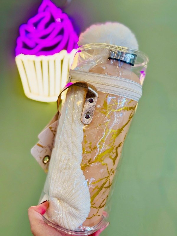 Producto - Botella con gorro de lana y pompón