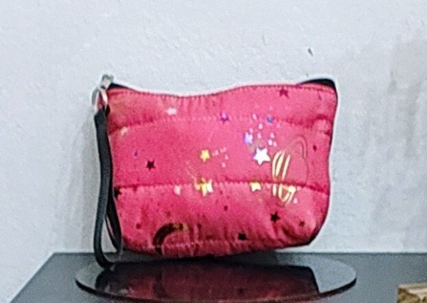 Producto - Neceser Fucsia Estrellas con llavero en el cierre