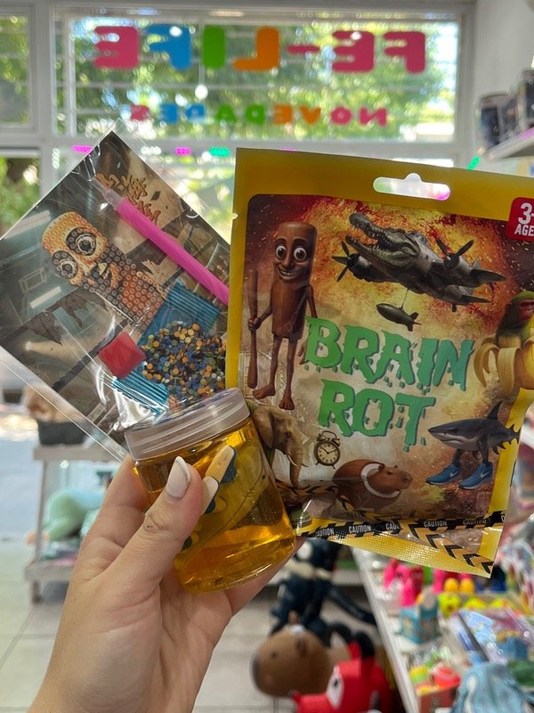 Producto - Combo brainrots slime+llavero sorpresa con carta+diamonds
