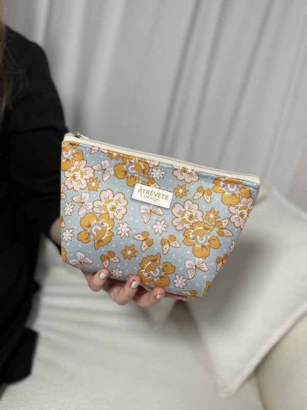 Producto - Neceser Amelia - flores crema