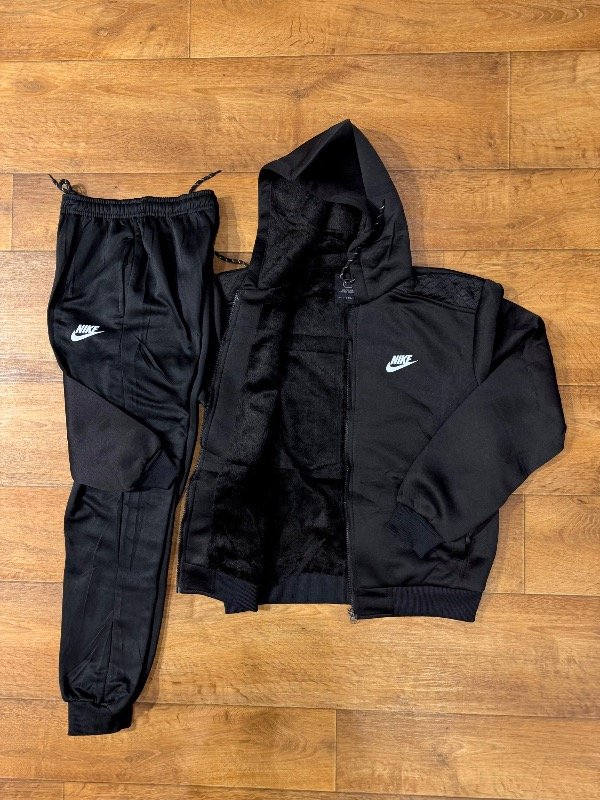 Producto - CONJUNTO NIKE CON PIEL