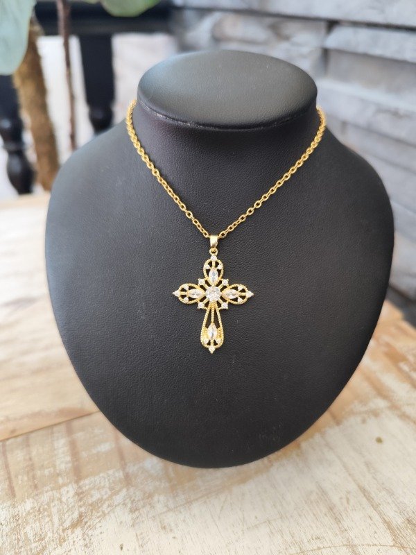 Producto - Collar cruz cobre grande strass. Cadena acero dorado.