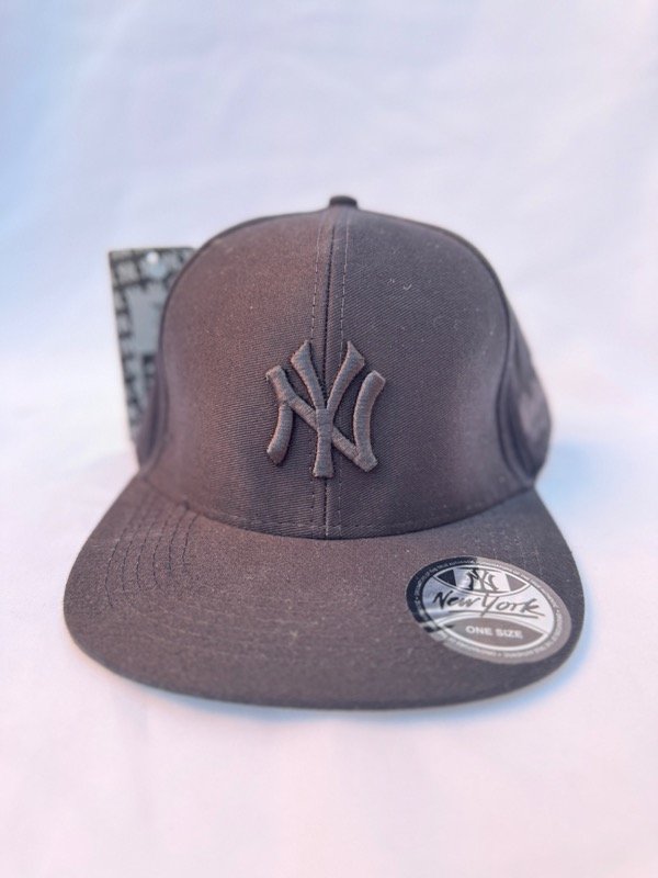 Producto - GORRA CERRADA NY TOTAL NEGRA