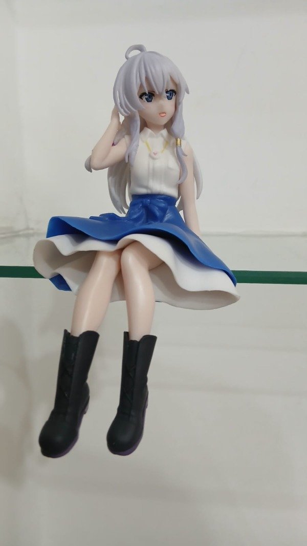 Figura elaina wander with