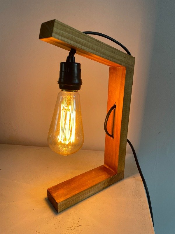 Producto - lampara de diseño estilo rustica en madera de cedro barnizada, vintage