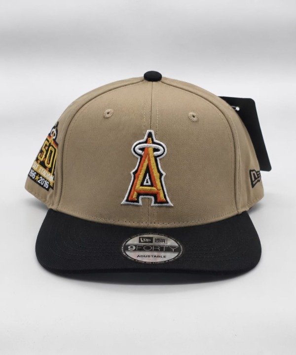 Producto - Gorra Plana cerrada visera negra copa caqui logo A