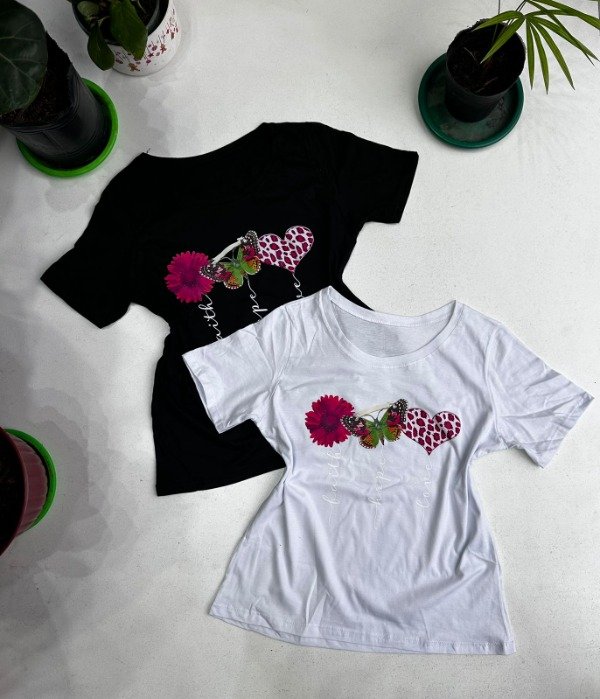 Producto - Remera DTF corazón. Flor