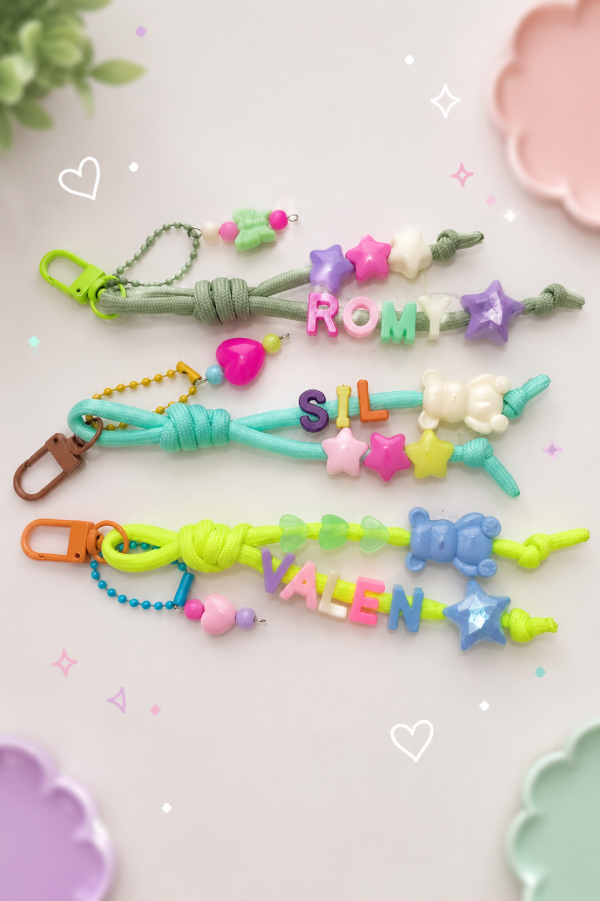 Producto - Llavero nombre con charms