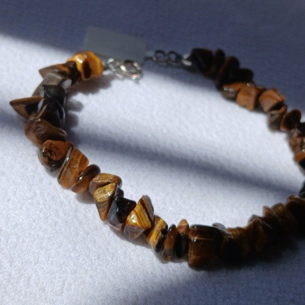 Producto - Pulsera artesanal con escallas de ojo de tigre de 19,5cm