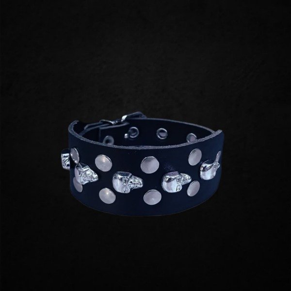 Producto - Muñequera de tachas redondas y calaveras