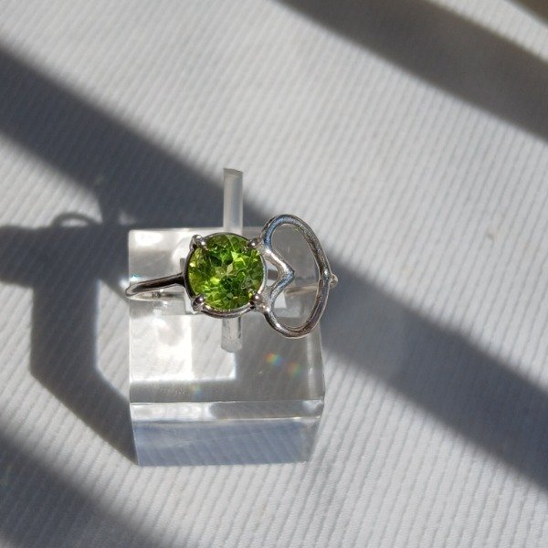 Producto - Anillo Plata 925 con peridoto hilo - Talle 19