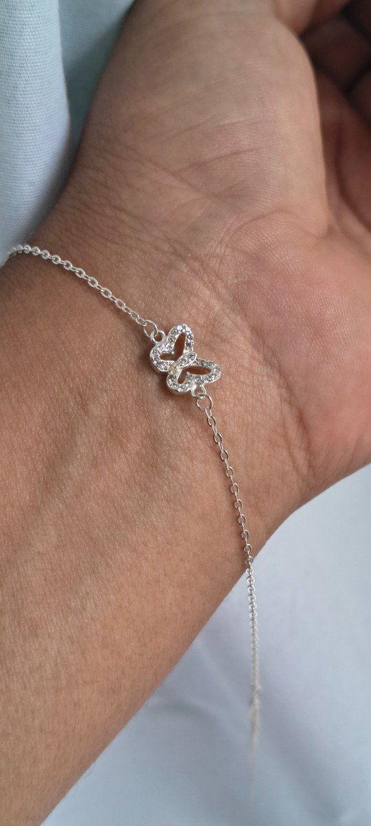 Producto - Delicada pulsera con mariposa con detalles en cubics