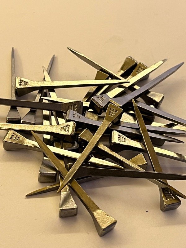 Producto - Clavos de herrar x 12