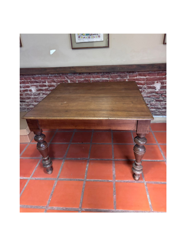 Producto - Mesa de madera	cuadrada / 80x116x118