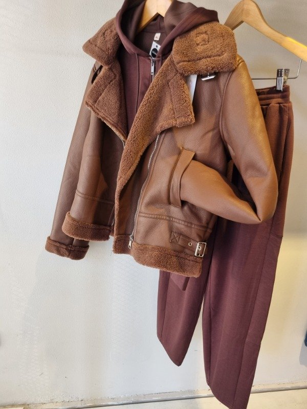 Producto - Simil cuero con capucha