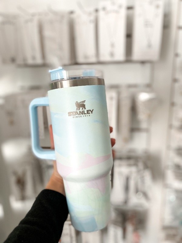 Producto - Vaso Quencher estampado celeste térmico 1.2 litros. SIMIL STANLEY