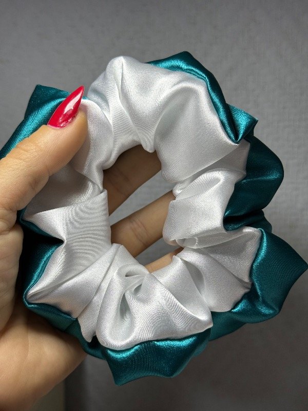 Producto - Scrunchies blanca y petróleo - 0