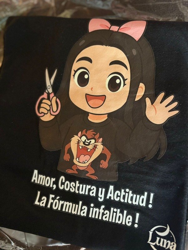 Producto - Remera Creaciones Luna - La formula infalible Negra