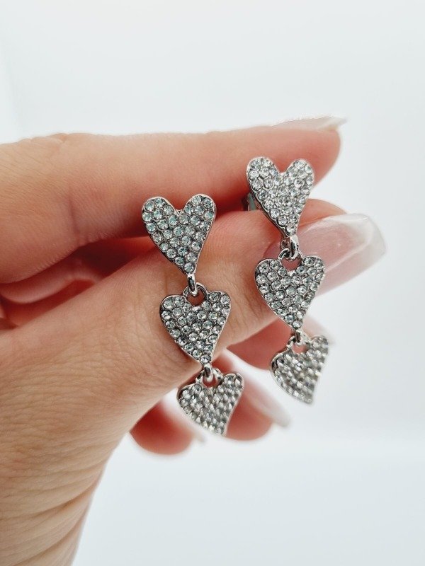 Producto - Aros acero quirurgico pasante colgante triple corazon strass