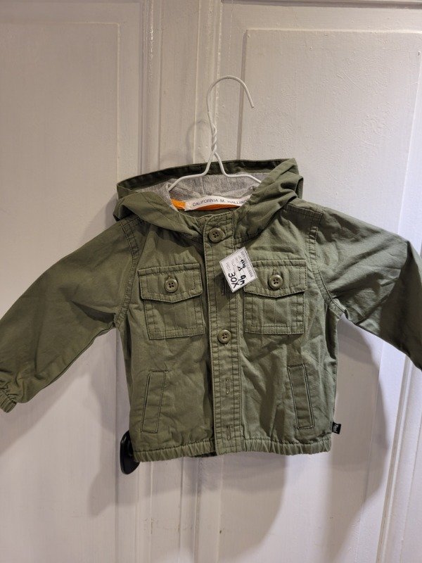 Producto - Piloto BABY B'GOSH verde con capucha Talle 9 meses - PRECIO: 30X