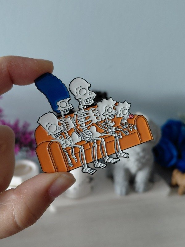 Producto - Pin metalizado - Los Simpson esqueleto gigante #2089