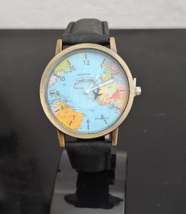 Producto - Reloj Mundo Esfera Dorada Malla negra cuero