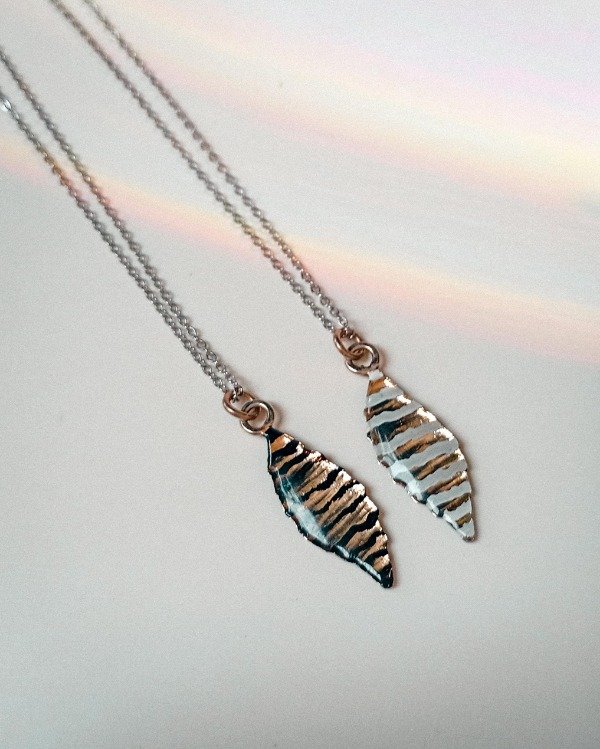 Producto - Collares Hoja (negro/blanco y plateado)