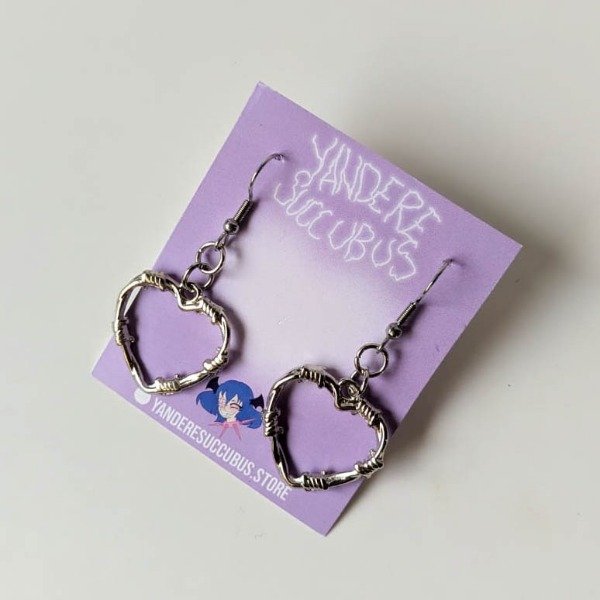 Producto - Aros Corazon con Alambre de pua