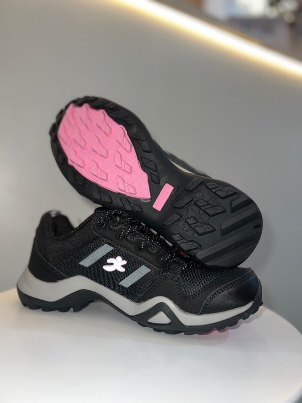 Producto - Zapatillas negras trekking 037