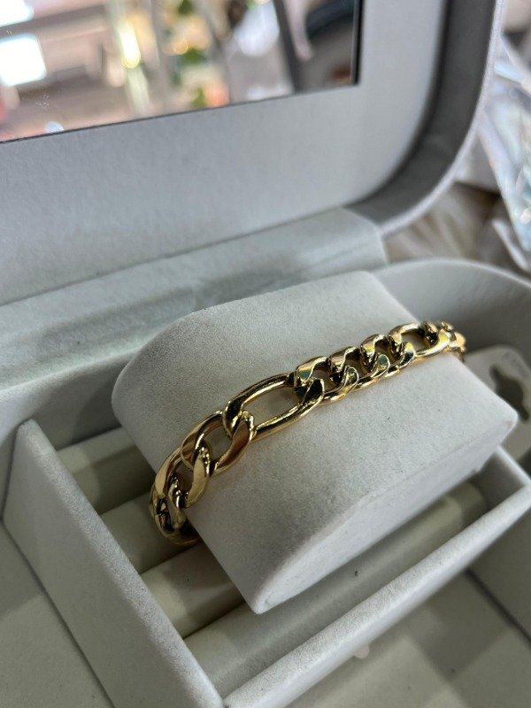 Producto - Pulsera dorada cadenas