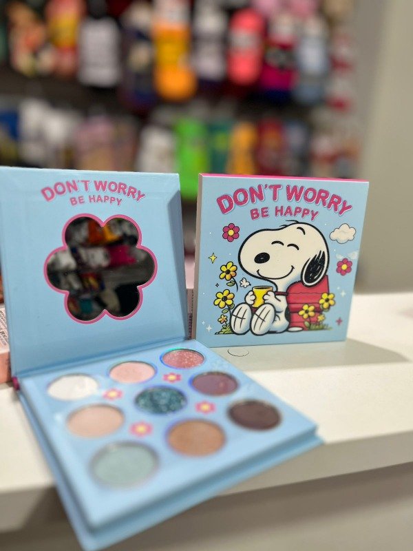 Producto - Paleta de sombra de Snoopy en celeste de 9 colores