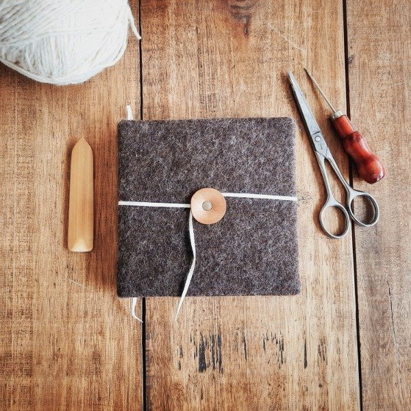 Producto - Cuaderno de Fieltro Marrón