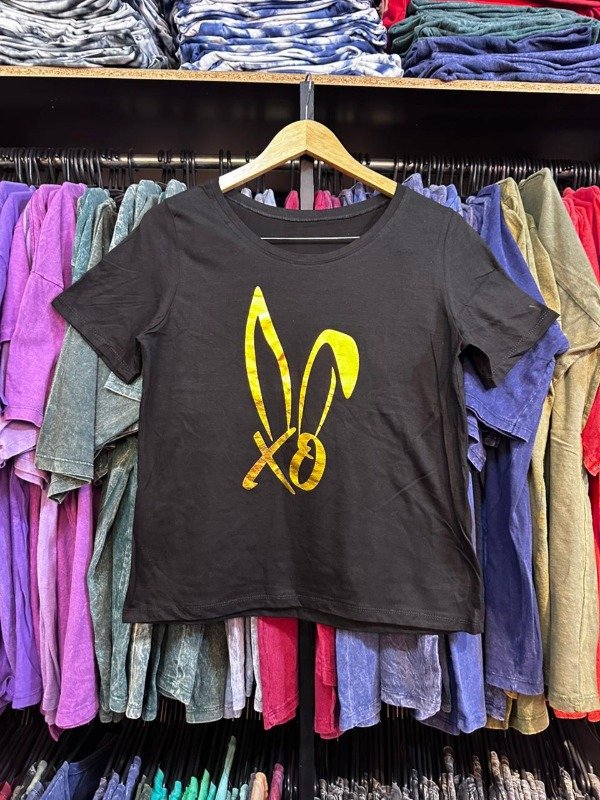 Remera con foil conejo
