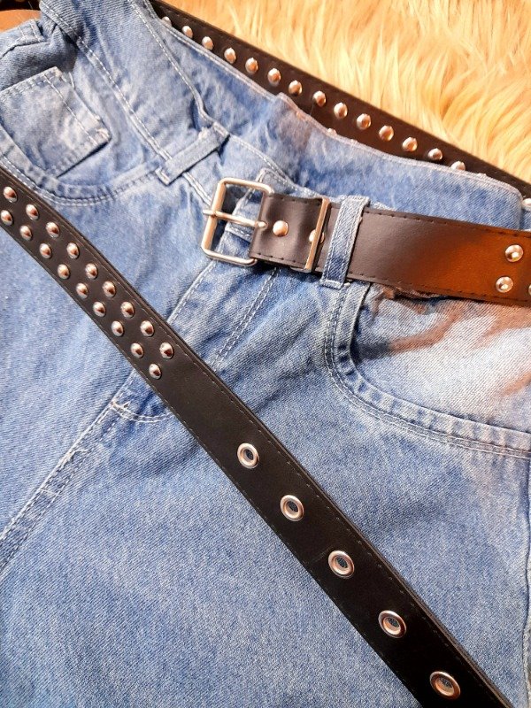 Producto - Cinto negro con dos tiras de tachas 1.20cm largo