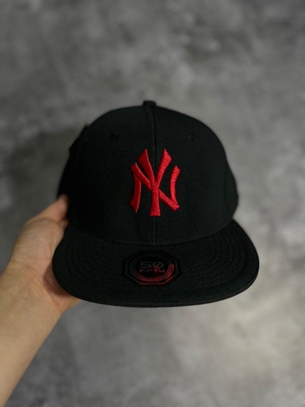 Producto - NY - Rojo con negro