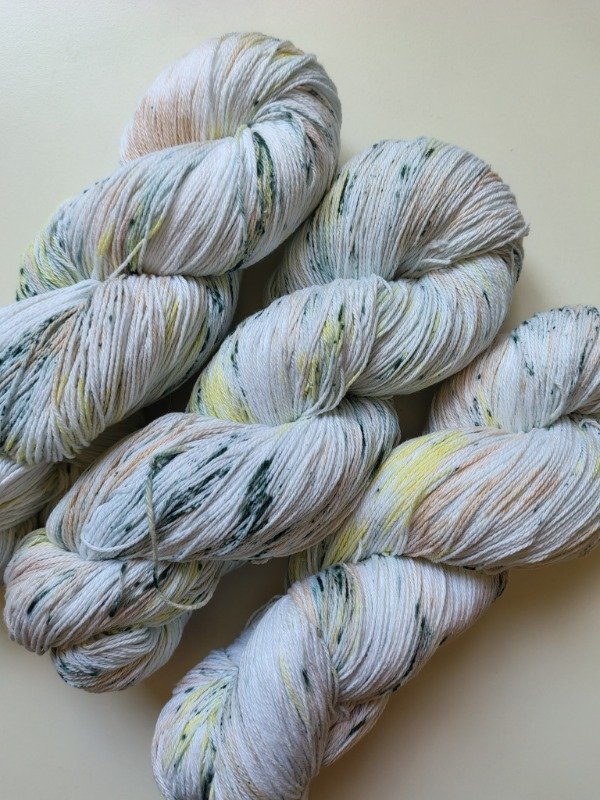 Producto - Hojas de otoño. Fingering - Hilo de algodón 8-3.