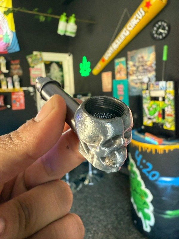 Producto - PIPA METAL - RESISTENTE CON DISEÑO CALAVERA