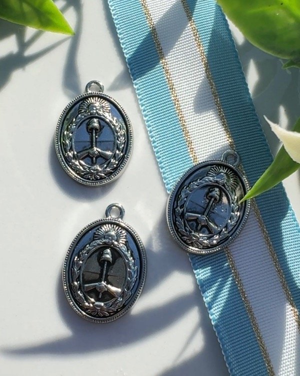Producto - DIJE ESCUDO NACIONAL PLATA VIEJA