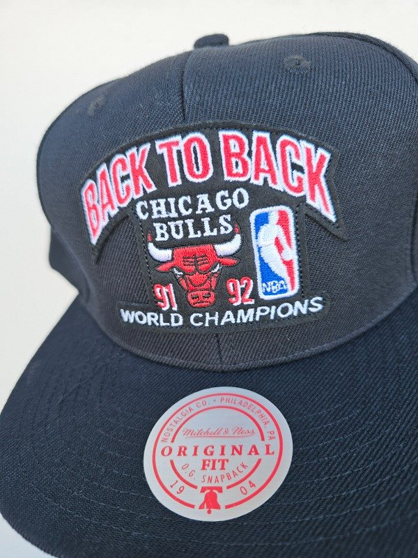 Chicago bulls back to back 91-92 champions mitchell and ness snapback — imagen 2