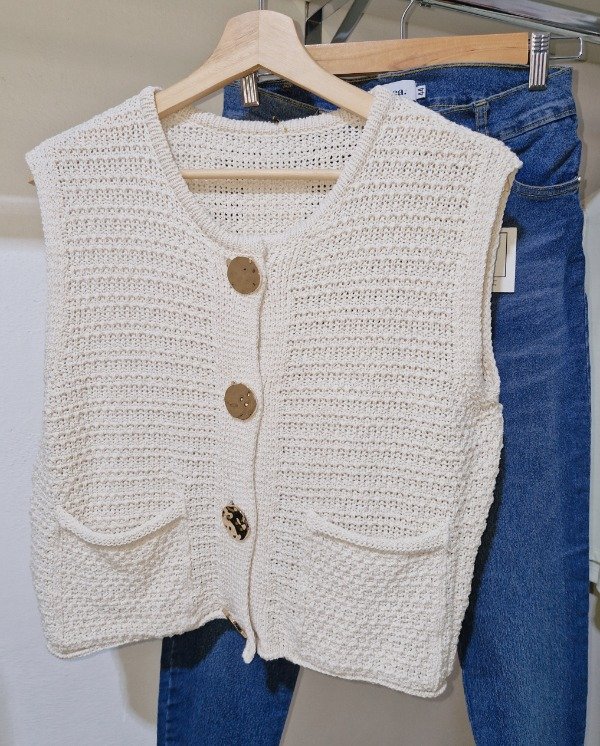 Producto - Chaleco beige tejido