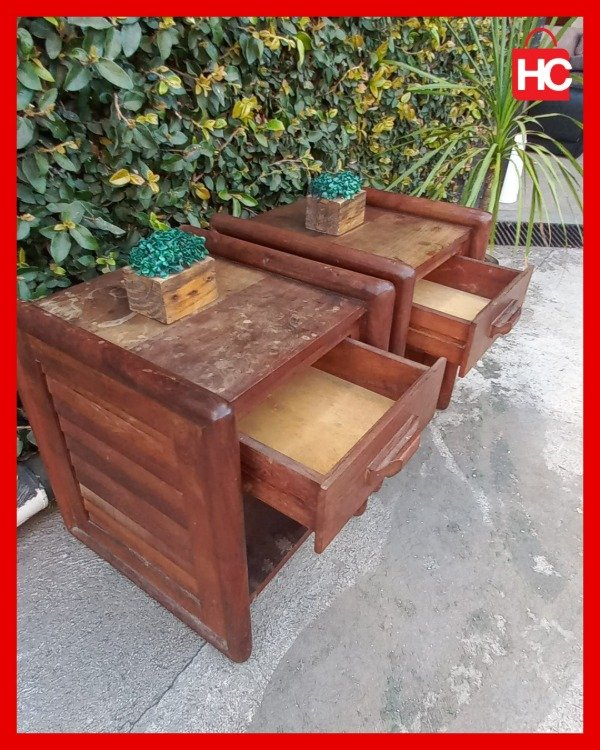 Producto - Par de mesas de luz en madera maciza con laterales tipo persiana - 6